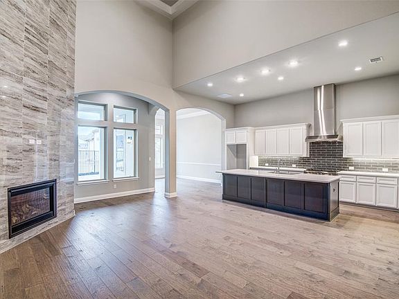 4th image of 924 Leola Ln