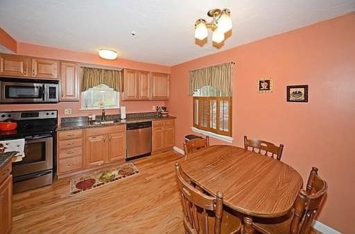 1st image of 17 Christopher Dr