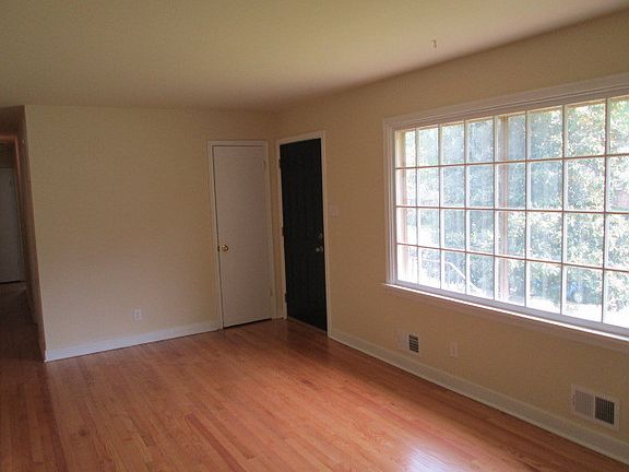 2nd image of 2116 Cedarhurst Dr