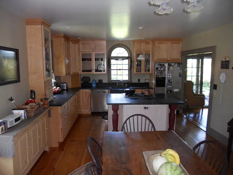 239 Foundry St — Photo 7