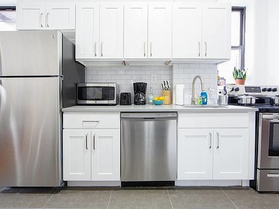 3rd image of 54 Cumberland St APT 1R