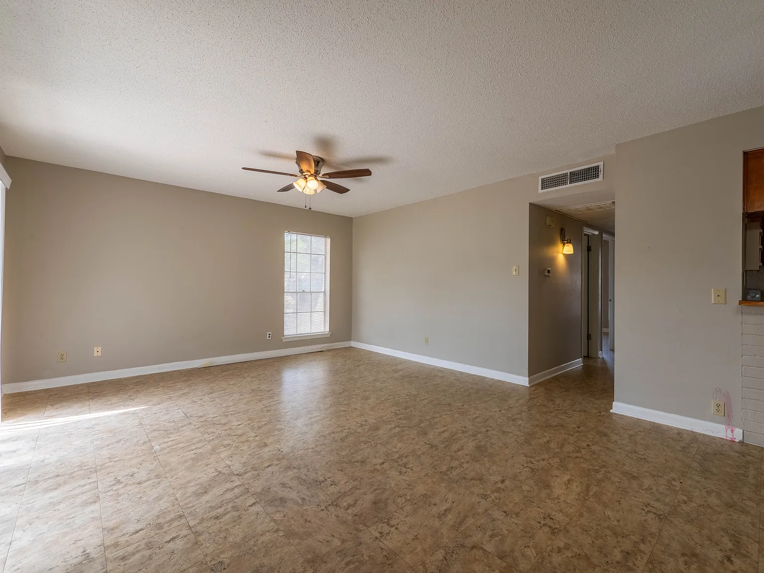 2 bed, 750 sqft, $950 — Photo 2