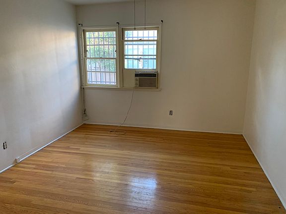 5th image of 2532 N Buena Vista St