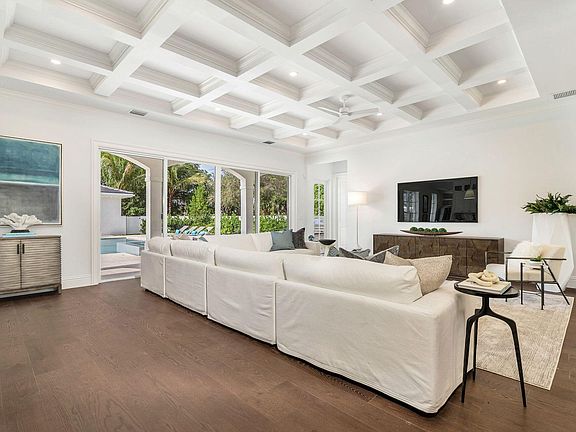 4th image of 266 Alhambra Place