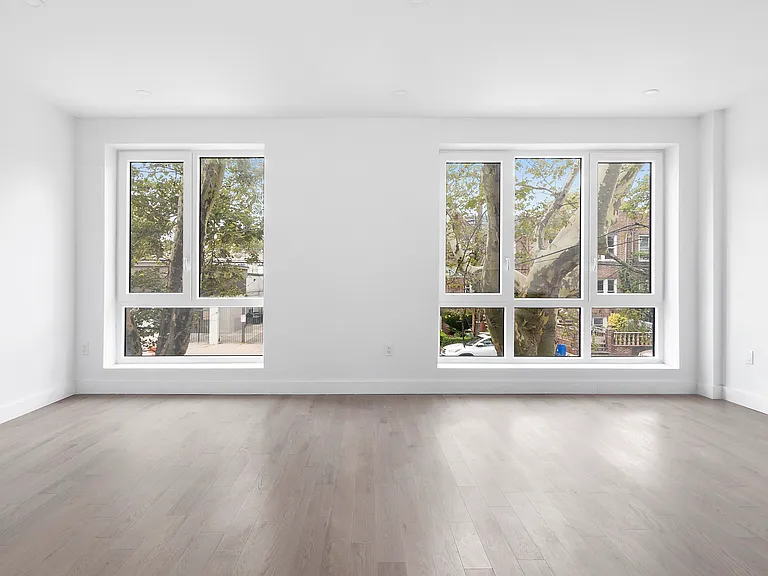 576 Lenox Rd #1R — Photo 1