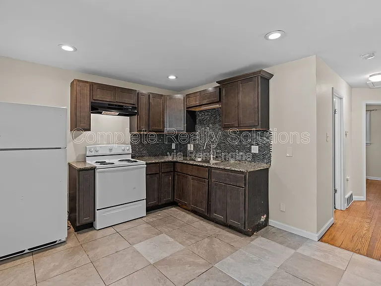 2502 McLaran Ave — Photo 2