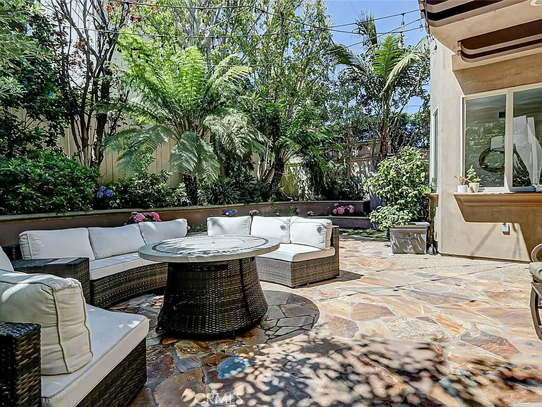 3005 N Poinsettia Ave — Photo 56