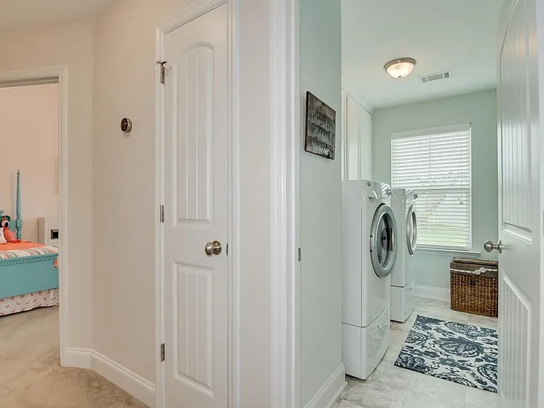 1554 Driftwood Ln — Photo 7