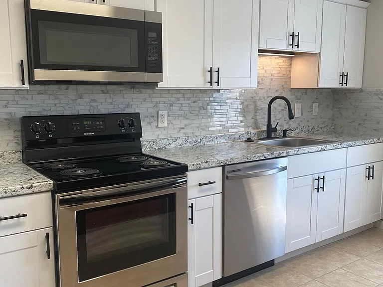 209 N Railroad St #C8 — Photo 13