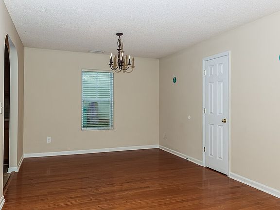 5th image of 51 Valleyfield Dr