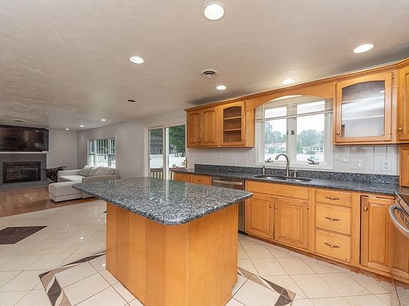5th image of 65 Tiffany Dr