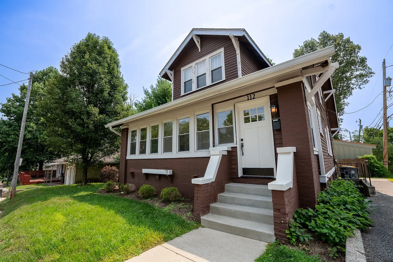 4 bed, 2302 sqft, $5,850 — Photo 2