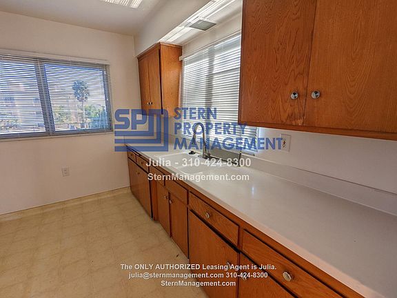 4th image of 2260 Fox Hills Dr APT 3