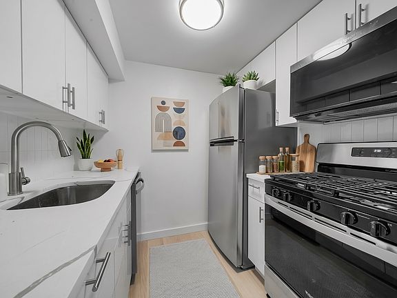 4th image of 330 W 56th St APT 11K