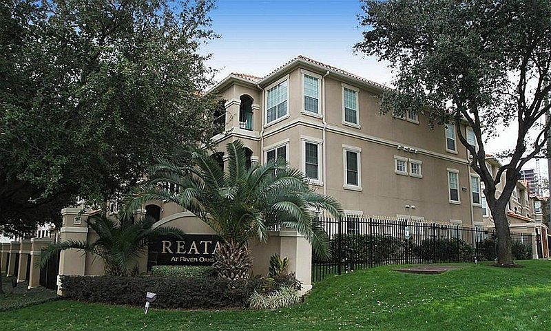 Reata River Oaks gated community in a great location!