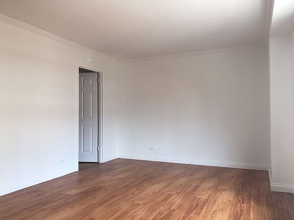 5th image of 747 10th Ave APT 25C