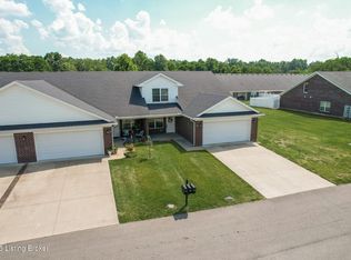 11410 River Falls Dr, Louisville, KY 40272