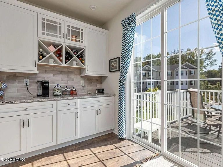 1705 Evans Ln — Photo 11