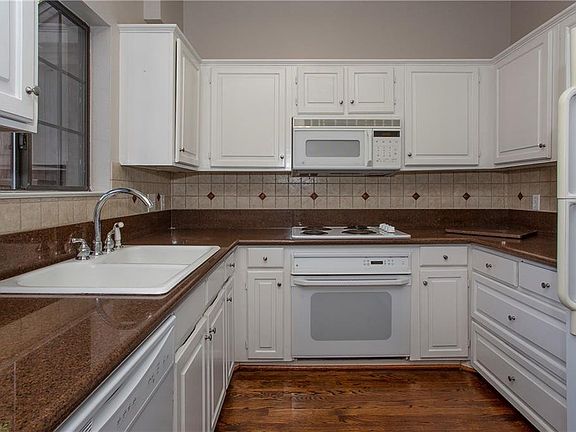 4th image of 4732 Collinwood Ave