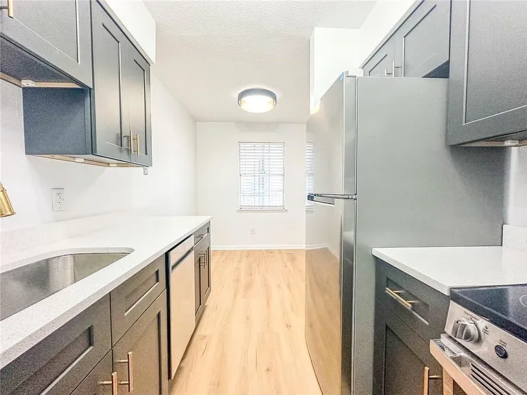 800 Martin Behrman Ave #205 — Photo 7