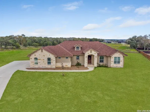 108 HUNTING RIDGE DR, La Vernia, TX 78121