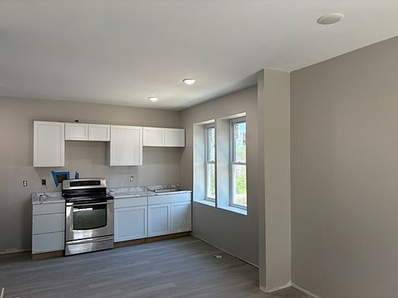 5th image of 5200 Von Phul St