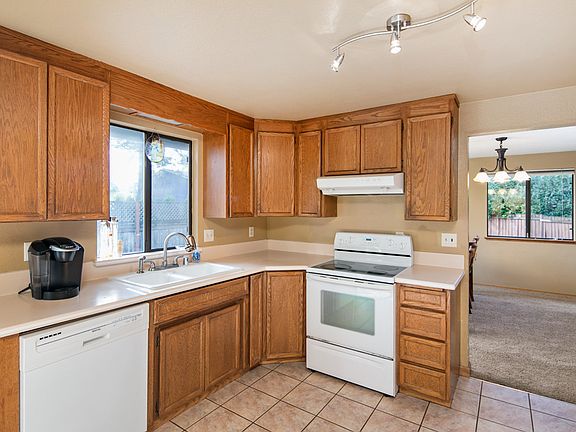 5th image of 14913 111th Avenue Ct E