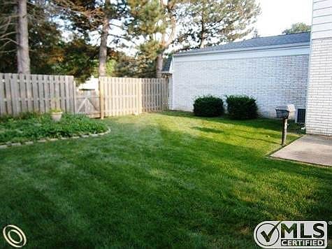 HILLENDALE PRIVATE YARD1.JPG