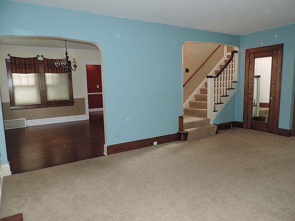 2nd image of 481 Roslyn Ave