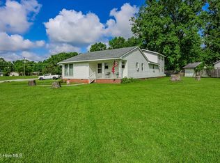 620 S Raleigh St, Wallace, NC 28466