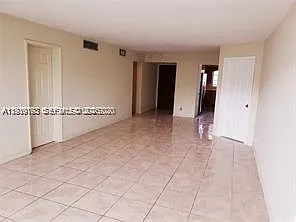 Building Photo - 1450 NE 191st St #201