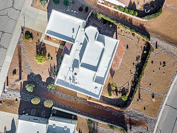 2nd image of 1121 W Placita Refinada