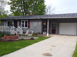 2990 Douglas Dr, Bay City, MI 48706