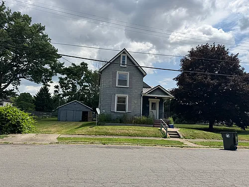 1710 Edwards Ave NE Photo 1