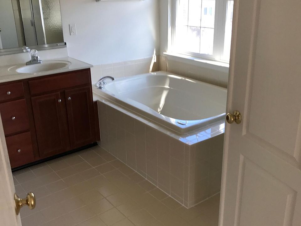 1st image of 22532 Airmont Woods Ter