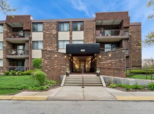 460 Raintree Ct Unit 2N, Glen Ellyn, IL 60137