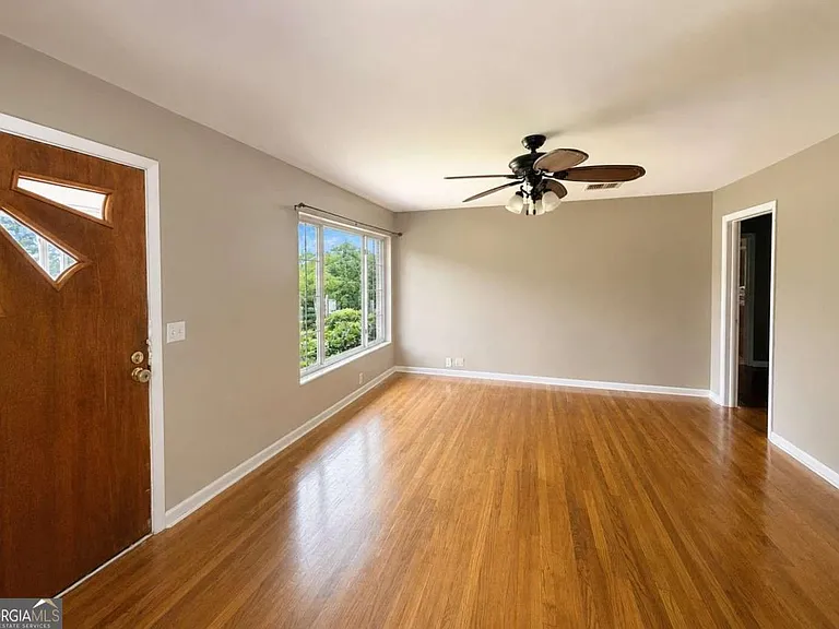 504 Bowen St — Photo 10