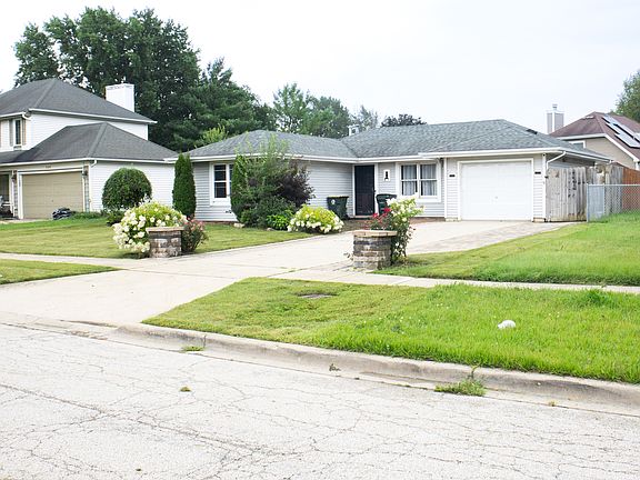 2nd image of 921 Shady Ln