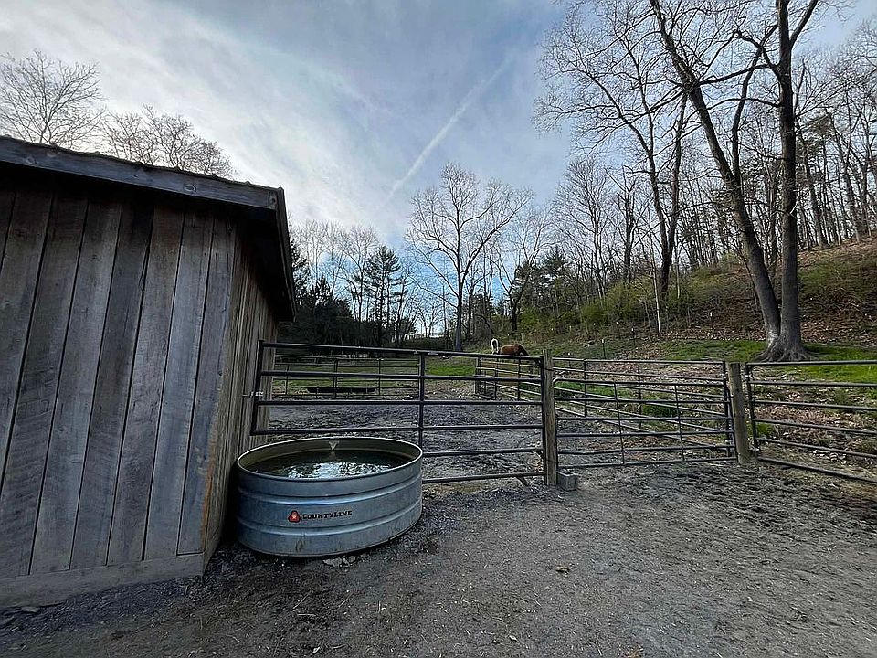 22nd image of 587 Point Rd