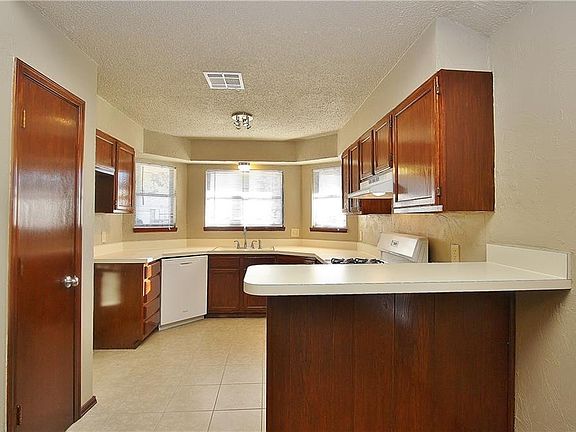 3rd image of 1141 W Gladys Way