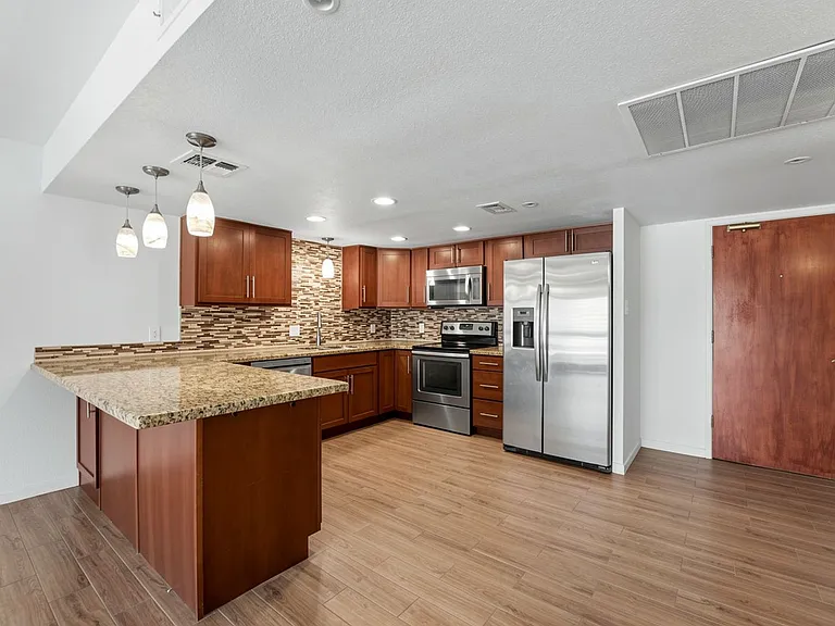 7850 E Camelback Rd #102 — Photo 9