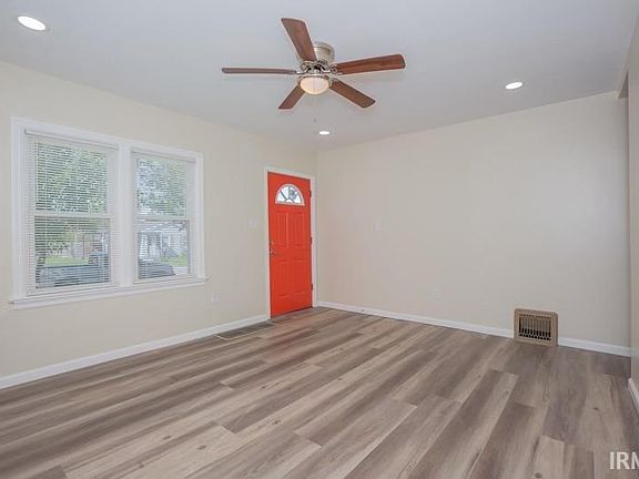 2nd image of 828 Allens Ln