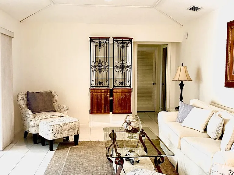 1064 Cimarron Dr — Photo 16