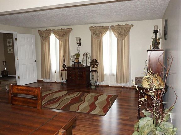 5th image of 713 Gloucester Dr