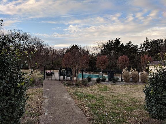 4th image of 410 Thomas Jefferson Cir