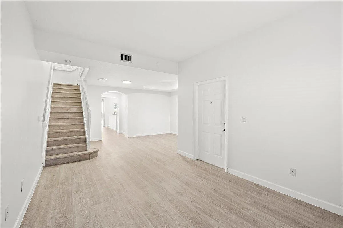 3 bed, 2.5 bath, 1616 sqft, $3,000 — Photo 4