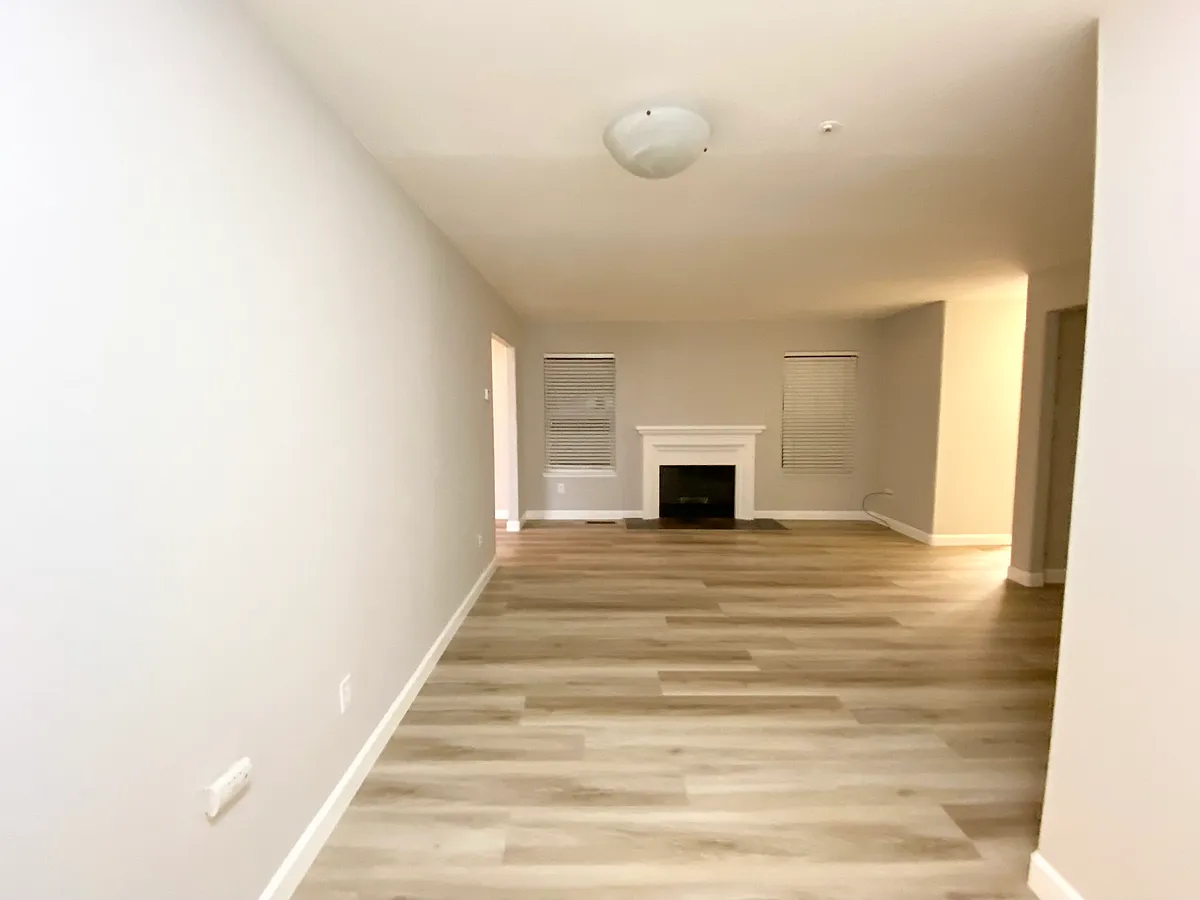 Building Photo - 130 Paradise Dr
