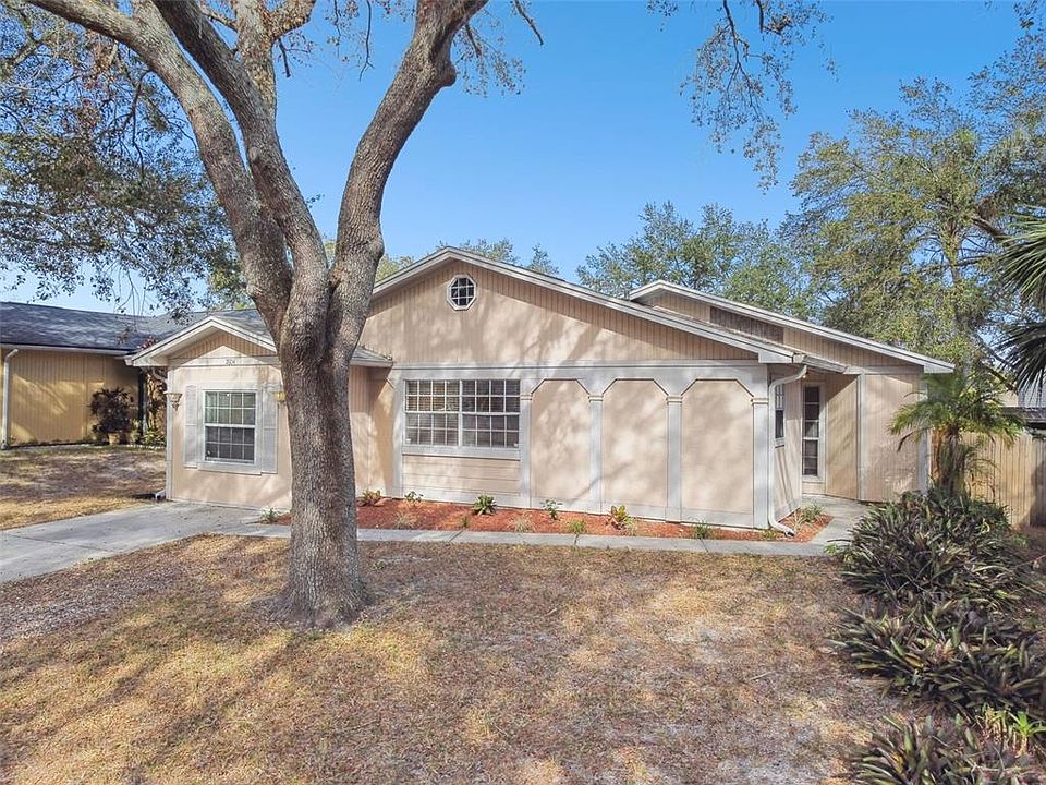1st image of 7604 Glades Ct