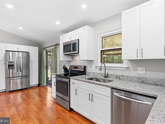 5th image of 13 Red Wing Ct