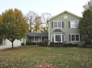 951 Waverly Rd, Glen Ellyn, IL 60137